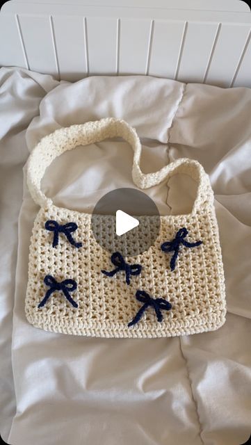 ˗ˏˋ natalia 🎧 ´ˎ˗ on Instagram: "summer bag 😘 - pattern: @mahumcrochets  - tags: #crochet #crochetinspiration #crochetbag #viral" Tangled Crochet, Summer Bag, Instagram Summer, Bag Pattern, Crochet Bag, Tangled, Tags, Crochet, Pattern