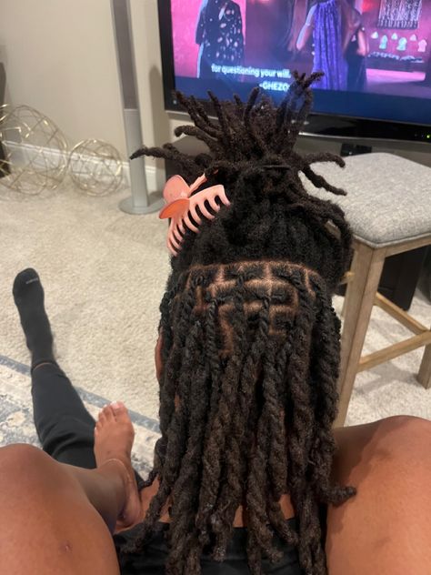 Dread Head Bf And Curly Head Gf, Dread Head Relationship Goals, Influencer Couple Aesthetic, Boyfriend With Dreads, Locs Couple Aesthetic, Dread Head Boyfriend Couple, Dreadhead Relationship Goals, Dreadhead Boyfriend Couple, Dread Head Boyfriend