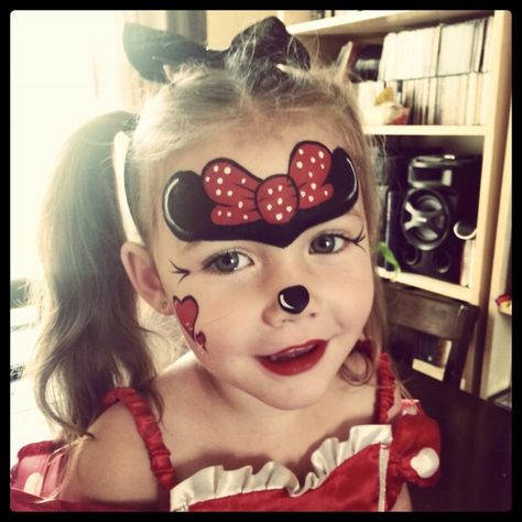 Face paint minnie mouse Minnie Mouse Makeup For Kids, Kids Face Painting Easy, Disney Face Painting, Mini Mousse, Cool Face Paint, Face Painting Tips, Girl Face Painting, Face Painting Easy, Kids Face Paint