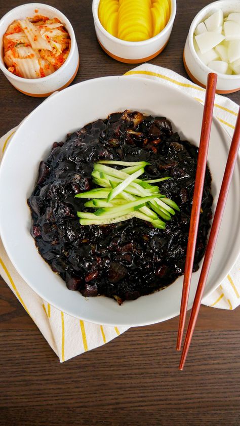 Water Noodles, Black Noodles, Black Bean Noodles, Bean Noodles, Wheat Noodles, Black Bean Sauce, Salty Foods, Black Food, Cooking Wine