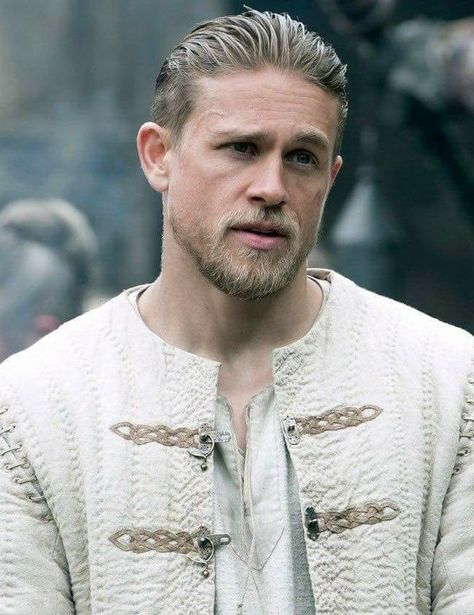 Charlie Hunnam King Arthur, Crew Cut Haircut, Roi Arthur, Charlie Hunnam, Crew Cuts, Hair And Beard Styles, Beard Styles, Brad Pitt, Book Characters