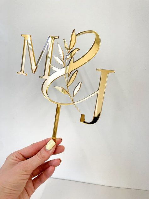 Elegant Wedding Cake Toppers, Wedding Cake With Initials, Wedding Cake Toppers Initials, Cake Topper Wedding Monogram, Monogram Wedding Cake, Gold Cake Topper Wedding, Cake Topper Initials, Floral Foliage, Diy Cake Topper