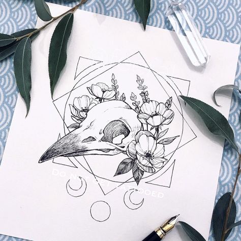 @feefal on Instagram: “Tattoo commission of a raven skull🌸 this was a joy to work on, because as you all know flowers and skulls are two of my favorite things in…” Bird Skull Tattoo, Gotik Tattoo, Tattoo Son, Kunst Tattoos, Raven Tattoo, Raven Skull, Instagram Tattoo, Skull Tattoo Design, Bird Skull