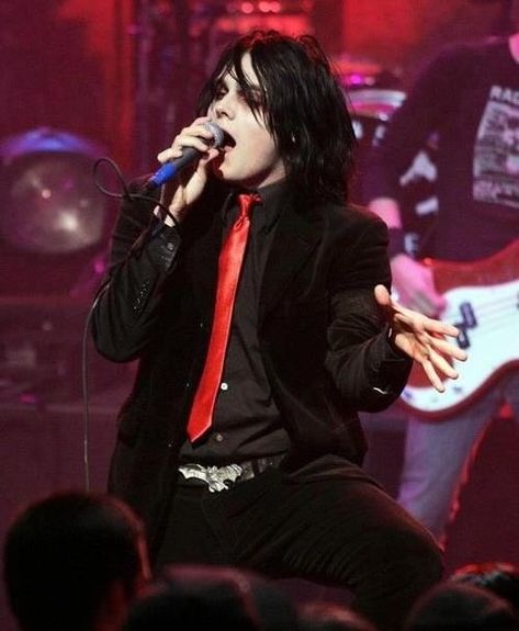 Revenge Era Gerard, My Chemical Romance Wallpaper, Revenge Era, Gerald Way, I Love Mcr, Mikey Way, Frank Iero, Red Tie, Emo Bands