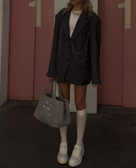 Fashion Socks Outfit, Socks Outfit, Loafers Outfit, Outfit 2022, Sock Outfits, School Looks, Mode Inspo, Fashion Socks, About Fashion