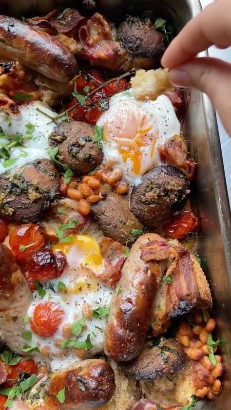 mobkitchen on Instagram: If you need an easy weekend breakfast with minimal washing up, then this is the one for you. @seemagetsbaked has developed the breakfast of… English Fry Up, English Traybake, Hungover Food, Easy Weekend Breakfast, Prep Meals, Full English Breakfast, Feeling Lazy, Brain Dead, Weekend Breakfast