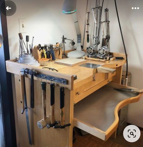 Jewellery Bench Ideas, Jewelry Bench Workspaces, Silversmith Studio, Jewellery Bench, Jewelry Studio Space, Jewelry Studio Organization, Jewelers Workbench, Metal Jewelry Handmade, Jewelers Bench