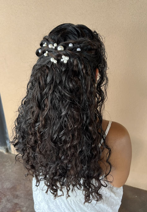 This enchanting hairstyle pairs the timeless elegance of pearls with the natural beauty of our Spiral Natural Black 22" Clip-In Extensions.  A breathtaking look that's perfect for your special day! 👰‍♀️ Elegant Curly Hairstyles Natural Curls, Natural Curly Wedding Hairstyles, Curly Wedding Hairstyles, Perfect Curly Hair, Curly Wedding Hair, Get Glam, Elegant Hair, Clip In Extensions, Finding Nemo