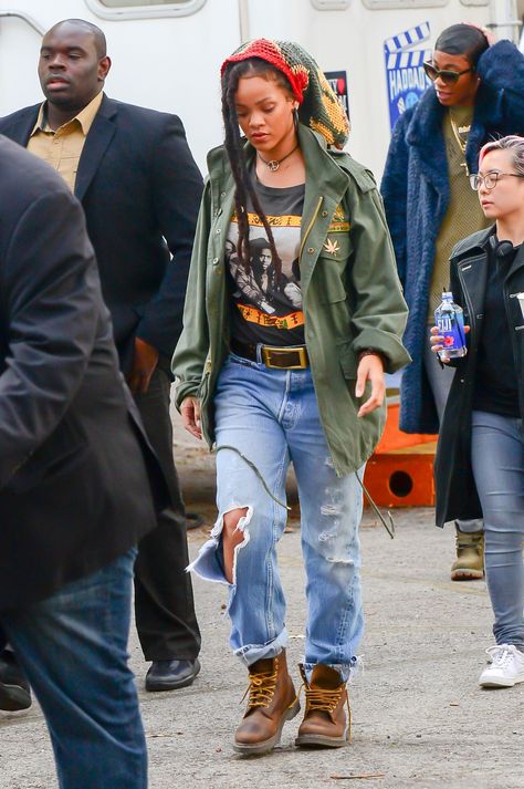 Get a First Look at Rihanna's Costume in Oceans Eight - HarpersBAZAAR.com Rihanna Costume, Oceans Eight, Bob Marley Shirts, Rasta Clothes, Looks Rihanna, Bob Marley T Shirts, November Fashion, Reggae Style, Rihanna Outfits