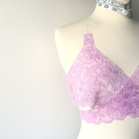 Some tips and tricks for sewing stretch lace Bralette Sewing Pattern, Tips For Sewing, Bralette Pattern, Sewing Elastic, Halter Bralette, Vintage Lingerie, How To Sew, Sewing Patterns Free, Stretch Lace