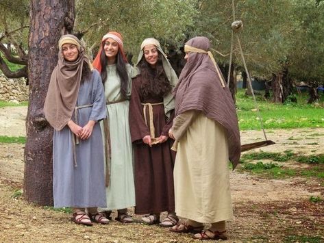 Bible Clothing, Biblical Clothing, Biblical Costumes, Nativity Costumes, Biblical Times, Time Clothes, Historical Movies, Bible Images, Village People