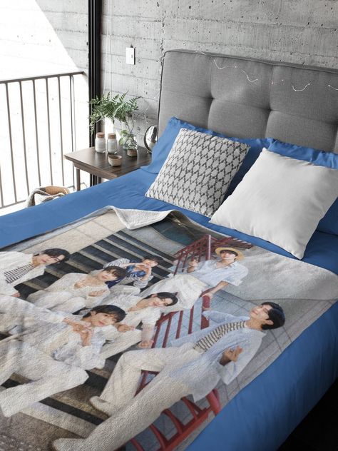 Uni Necessities, Bts Blanket, Taehyung Photo, Korean Home Decor, Customized Blanket, Army Room Decor, Room Organization Bedroom, Army Room, Pop Photos