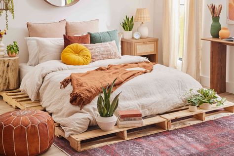 Pallet Toddler Bed, Basic Bed Frame, Pallet Bed Headboard, Wood Pallet Bed Frame, Pallet Bed Frame Diy, Pallet Headboard Diy, Wood Pallet Beds, Pallet Bed Frame, Bed Makeover