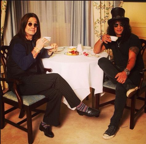 Ozzy osbourne and slash enjoying a cuppa tea Cuppa Tea, Glam Metal, Why Do People, Working Class, Ozzy Osbourne, Guess Who, Hot Meals, Classic Rock