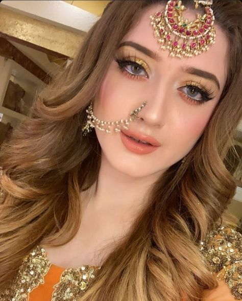 Makeup With Peach Dress Pakistani, Peach Makeup Look, Coral Makeup, Kate Winslate, Pakistani Makeup, Peach Clothes, Bridal Makeup Tips, Makeup Things, Foodie Pics