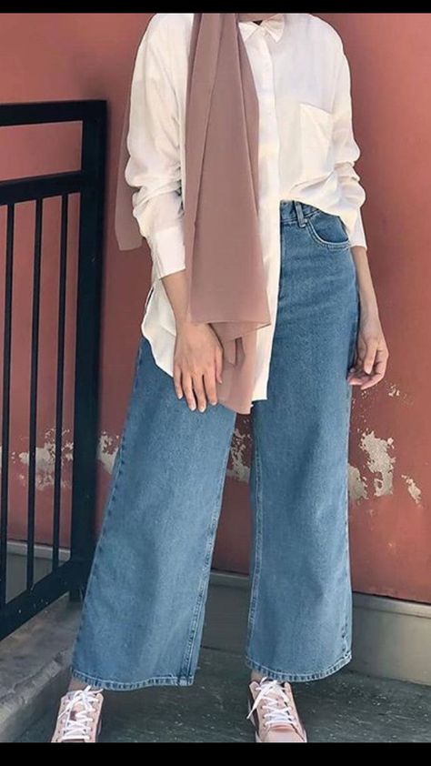 Jeans Hijab, Mom Jeans Outfit Winter, Hijab Fashion Summer, Wide Leg Jeans Outfit, Estilo Hijab, Stile Hijab, Jeans Outfit Winter, Street Hijab Fashion, Mom Jeans Outfit