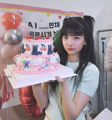 Lesserafim Icons, Happy Birthday Icons, Eunchae Lesserafim, Eunchae Icon, Cake Icon, Birthday Icon, Pretty Birthday Cakes, February 19, Birthday Poster