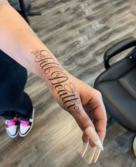 Stacked Tattoo, Herren Hand Tattoos, Tattoo Script Fonts, Script Tattoo, Cute Hand Tattoos, Pretty Hand Tattoos, Neck Tattoos Women, Type Tattoo, Writing Tattoos