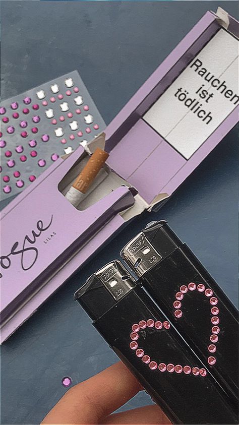 Lighter Design Ideas, Lighters Design, Diy Lighter Design, Lighters Aesthetic, Matching Lighters, Friendship Goals Aesthetic, Clippers Lighters, Lighter Decoration, Diy Lighter