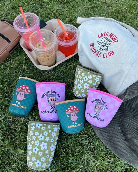 Drink sleeves & slippers are live!!! 🥳🌸🌊✨ It’s Friday so I’d say that’s a good reason to treat yourself 💃🏻💅🏻 Swipe to see me practicing holding Marvin like I’ll hold my future bean 👶🏻😂 #coozies #icedcoffeelover #icedcoffee #redbull #cuteaccessories #trendyaccessories #summervibes #summeraccessories #picnicdate #coffeegram #icedcoffeeseason #shopsmall #retroaesthetic #retrostyle #summertimevibes Picnic Flowers, Cute Picnic, Iced Beverages, Picnic Date, Iced Drinks, Dry Hands, Retro Flowers, See Me, Summer Accessories