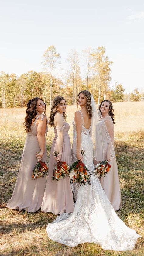 Rustic Outdoor Wedding Photos | Bridal Party Photos | Nashville Wedding Photographer | This stunning Nashville wedding was filled with fall wedding photography inspiration and intimate moments. Discover rustic wedding photo ideas, TN bridal photography, bridal party posing ideas, fall wedding inspiration and outdoor bridal party photo ideas. Book Cayleigh for your wedding at cayleighely.com Fun Bridesmaid Pictures Funny, Photo Ideas For Bride And Bridesmaids, Must Have Bridal Photos, Wedding Entourage Photoshoot Ideas, Bridal Party Photos Small Group, Bridal Party Of 3 Photos, Bridal Party Photos Bridesmaid, Wedding Photos 3 Bridesmaids, Bridal Party Photos 3 Bridesmaids