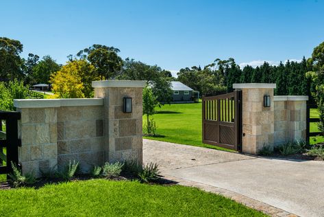 Cobblestone Paving, Limestone Block, Modern Driveway, Large Driveway, Estate Gates, Ranch Gates, Sandstone Wall, Gate Post, Sandstone Paving