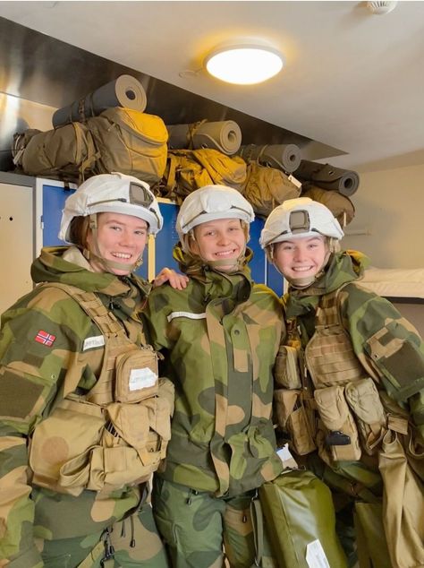 Norwegian 🇳🇴 Female Soldiers Norwegian Army, Northern Maine, Military Girl, Female Soldier, Armed Forces, Scandinavia, Soldier, Quick Saves