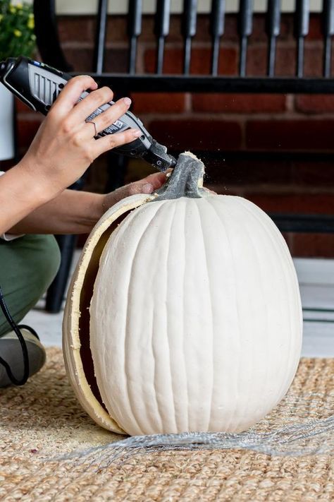 Fall Garage Door Decor, Halloween Garland For Front Door, Half Pumpkin Door Decoration, Fall Decor Archway, Fall Gate Entrance Decorations, Outdoor Pumpkin Arch, Pumpkin Porch Arch, Diy Pumpkin Arch Front Porch, Pumpkin Door Arch