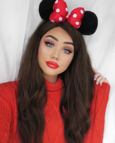 a B o x ♡ on Instagram: “I’ve collaborated with my faves @disneyuk to create a Minnie Mouse inspired look also using the @spectrumcollections x Disney brush set😍…” Minnie Mouse Makeup Ideas, Mouse Makeup, Halloween Make-up Looks, Minnie Mouse Costume, Preteen Clothing, Minnie Mouse Halloween, Disney Makeup, Halloween Makeup Looks, Halloween Make Up