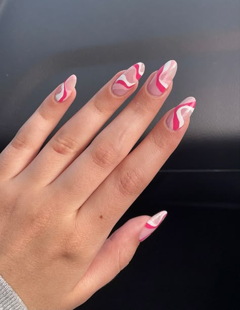 Clear Nails With Swirl Design, Clear Swirl Nails, Clear Nails With Swirls, Acrylic Nails Lines Art Designs, Short Nail Designs Lines, Nail Design Swirl Lines, Mail Swirl Design, Summer Nails Lines, Lines On Nails Design