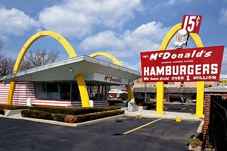 Original McDonalds Hamburgers in Pensacola (Fairfield Drive - actually, Pottery Plant Road & Pace Boulevard): 15 cents for hamburgers... they had only sold one million in the late fifties... Ray Kroc, Mcdonald's Restaurant, Vintage Restaurant, Vintage Memory, The Old Days, Good Ole, The Good Old Days, Wall Street, Vintage Ads