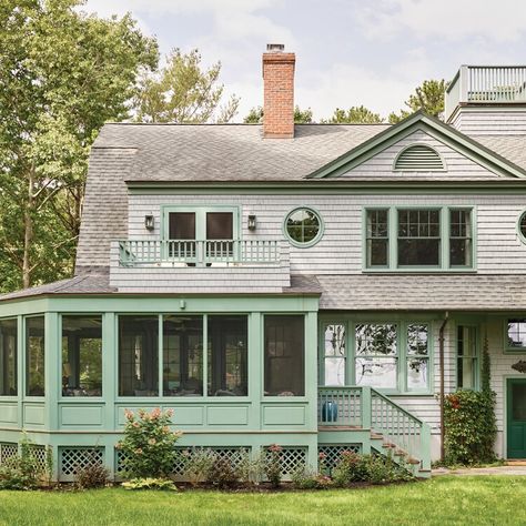 A Beloved Coastal Maine Summerhouse Gets a Vibrant Redo—Gingham Included! Shingle Style Homes, American Houses, Seaside Cottage, Coastal Retreat, Hamptons House, Coastal Grandma, Ship Lap Walls, Screened Porch, House Tour