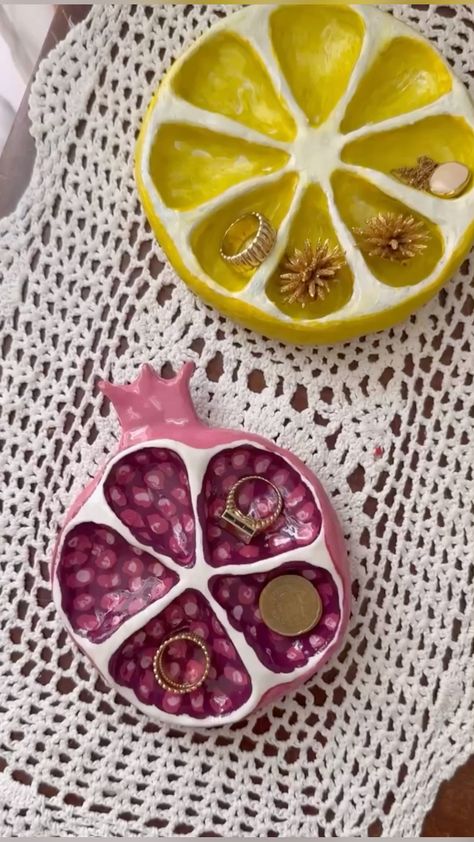 Ceramic jewelry storage dish
@jorjadela on insta Polymer Clay Dish, Clay Dish, Pomegranate Jewelry, Farmer Market, Fruit Jewelry, Clay Inspo, Clay Things, Market Ideas, Crafts Workshop