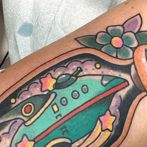 Jenny Boulger on Instagram: "Futurama’s Planet Express ship in a bottle for Holly 💫 Sorry for the wonky photo, I promise it doesn’t bend IRL Made with love at the @st.johnstattooconvention #futurama #futuramatattoo #planetexpress #planetexpresstattoo #shipinabottletattoo #cartoontattoo #stjohnstattooconvention #torontotattoo #torontotattooartist" Planet Express Ship, Futurama Tattoo, Ship In A Bottle, Bottle Tattoo, Cartoon Tattoos, Futurama, Made With Love, I Promise, Bend