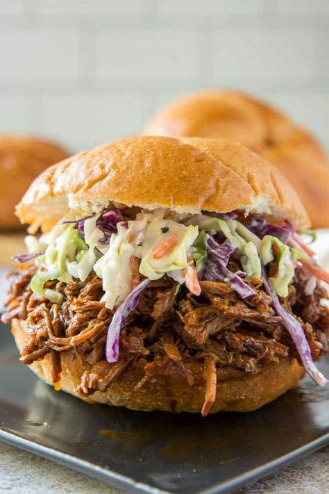 Easy Pulled Pork Recipe, Beer Pulled Pork, Easy Pulled Pork, Pulled Pork Sandwiches, Pulled Pork Recipe, Pork Sandwiches, Slow Cooker Pulled Pork, Crockpot Recipes Beef, Bbq Beef