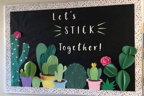 Spring School Decorations, Hispanic Heritage Month Crafts, Spring Chalkboard Art, Spring Classroom Decorations, School Wall Decoration, Plants Classroom, Ra Themes, Elementary Classroom Themes, Ocean Theme Classroom