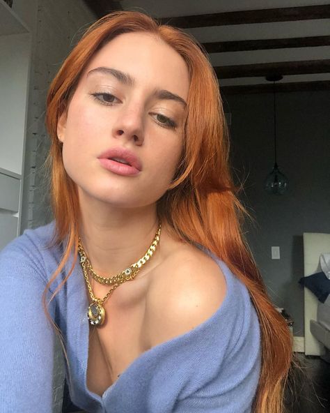 Grace Van Patten Bleached Eyebrows, Dark Eyebrows, Brown Eyebrows, Dark Brows, Fall Hair Color Trends, Hot Hair Colors, Fall Hair Cuts, Copper Hair Color, Strawberry Blonde Hair