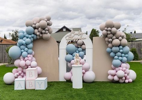 Outdoor Gender Reveal Table Set Up, Gender Reveal Guest Table Set Up, Gender Reveal Backdrop Ideas, Gender Ideas, Gender Reveal Backdrop, Baby Boy Balloons, Gender Reveal Baby Shower Themes, Baby Gender Reveal Party Decorations, Idee Babyshower