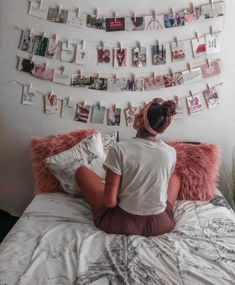 Photo Walls Bedroom, Diy Photo Wall, Photowall Ideas, Vision Board Diy, Dekorasi Kamar Tidur, Cute Room Decor, Diy Photo, Room Wall Decor, Diy Wall