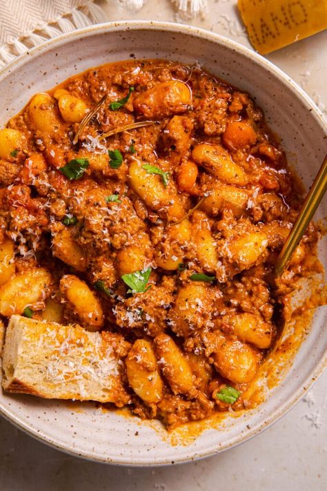 Gnocchi Bolognese, How To Cook Gnocchi, Homemade Gnocchi, Easy Chicken Breast, Bolognese Recipe, Easy Pasta Dishes, Bolognese Sauce, Roast Chicken Recipes, Comfort Dishes