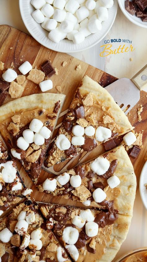 Fall Baked Dinner Recipes, Baking Ideas Unique, Summer Appetizers For Party Easy, Peanut Butter Smores, Grilled Desserts, Pizza Recipes Homemade, Dessert Pizza, Chocolate Marshmallows, Peanut Butter Chocolate