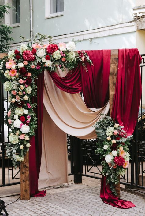 Wooden Cake Stand with Greenery Garland
outdoor wedding decorations ideas || Amazing rustic wedding decorations Unique Backdrops, Wedding Decorations Ideas, Red Gold Wedding, Reception Stage Decor, Draping Wedding, Rustic Wedding Decorations, Wedding Entrance Decor, Booth Wedding, Madison Wedding