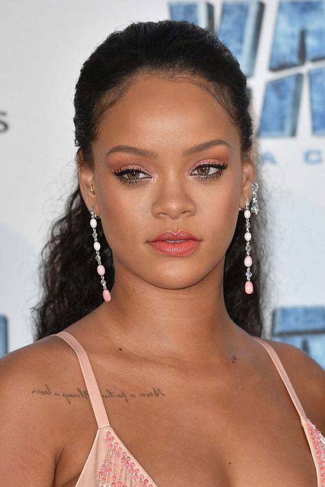 Oval Face Celebrities Women, Celebrities With Oval Face Shape, Braids For Oval Face Shape Black Women, Oval Face Eyebrows Shape, Oval Face Hairstyles Women, Hairstyle For Oval Face Shape, Oval Face Celebrities, Oval Face Shape Women, Haircut For Oval Face Women