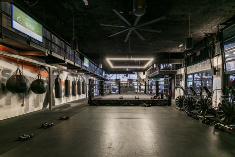 Luxury Boxing Gym, Fantasy Training Room, Boxing Gym Aesthetic, Boxing Gym Design, Gym Business Plan, Ufc Training, Martial Arts Gym, Muay Thai Gym, Gym Design Interior