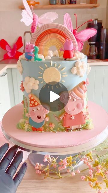 Sanne | Everything sweet on Instagram: "Peppa Pig themed cake for Julie who turned 2!! 🐽💕 Happy birthday! 🥳🥳  It’s a chocolate cake filled with chocolate cream and salted caramel, decorated with Swiss meringue buttercream and royal icing cookies!  Happy Sunday! ❤️  #cake #cakes #cakegram #birthdaycake #decoratedcake #peppacake #peppapigcake #themecake #buttercreamcake #cakelover #cakelove #instacake #instacakes #cakesofinstagram #cakesofig #bakken #baking #bakinglove #royalicing #royalicibgcookies #decoratedcookies #cookiedecorating #cakedecorating #cakeart #bakedwithlove" Peppa Pig Cake Birthday, Peppa Birthday Cake, Peppa Pig Theme Cake, Peppa Pig Happy Birthday, Sunday Cake, Peppa Pig Birthday Cake, Pig Birthday Cakes, Peppa Pig Cake, Pig Cake