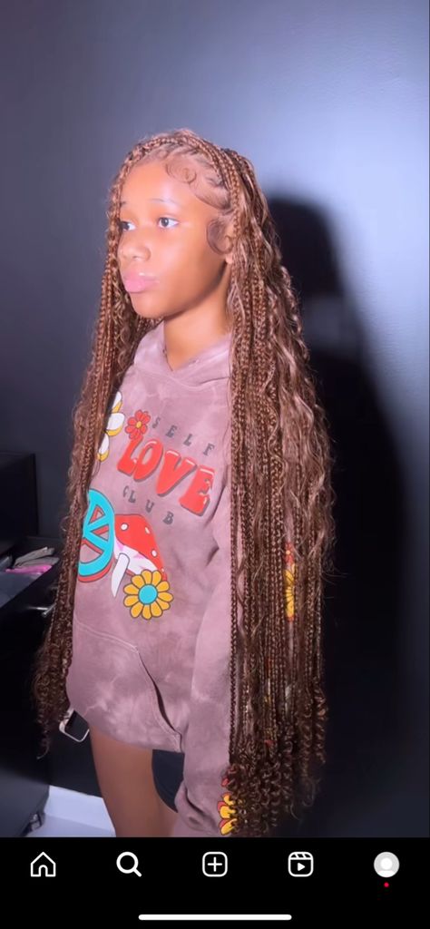 Braided Hairstyles With Brown Hair, Braid Hairstyles For Black Women With Color, Braided Color Hairstyles For Black Women, Brown Hair Styles Braids, Dyed Hair With Knotless Braids, Brown Protective Hairstyles, Cute Color Braids For Black Women, Medium Colored Knotless Braids, Different Braid Colors For Black Women