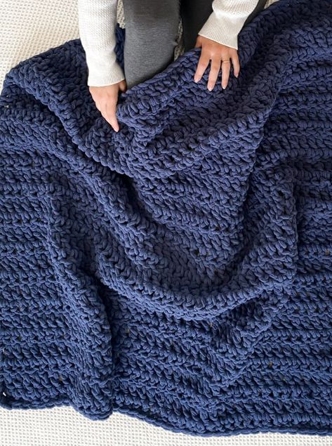 Quick Lapghan Crochet Patterns Free, Crochet Ripple Afghan Pattern, Crochet Ripple Afghan, Easy Beginner Crochet Patterns, Throw Crochet, Throw Blanket Pattern, Easy Crochet Blanket, Chunky Blanket, Crochet Afghans