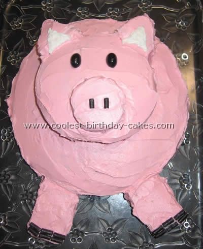 Use frosted Grahm crackers for the feet   m for eyes cupcake for nose cut cupcakes for ears (i'm not exactly sure what to use for the ears) 28th Birthday Cake, Pig Cakes, Piggy Cake, 4de Verjaardag, Pig Birthday Cakes, Diy Birthday Cake, Pig Birthday Party, Farm Cake, Birthday Cake For Him