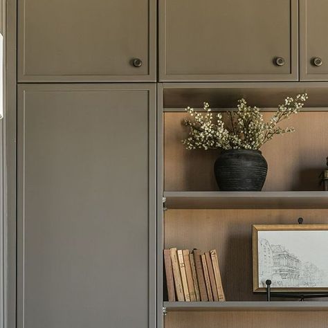 Remedy Design Firm on Instagram: "Inside our #inglewoodlanehome you will find a moody office where we used this paint color on the cabinetry, walls, and even the ceiling, to create the ultimate moody effect.   Architecture: @curtisdesigngroup_  Furniture & Accessories: @elementsbyremedy Design: @remedydesignfirm Photography: @rebekahwestoverphotography   #inglewoodlanehome #remedydesignfirm #elementsbyremedy #utahhomes #homedesign #homeinspiration #homeinspo #housedesigns #homeinteriordesign #interiordesign #interiordesigninspiration" Office Cabinetry, Moody Office, Living Room Decor Ideas, Room Decor Ideas, Design Firms, The Ceiling, Interior Design Inspiration, Paint Color, Furniture Accessories