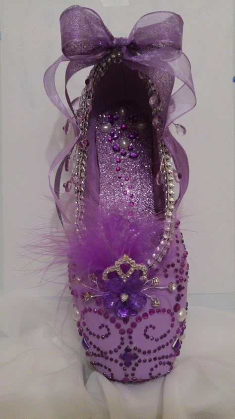 Lilac Fairy decorative pointe shoe, Sleeping Beauty 2016 Point Shoe Decoration Ideas, Decorated Pointe Shoes, Point Shoe, Ballet Crafts, Dancing Princess, Lilac Fairy, Whimsical Shoes, Dance Recital Costumes, Ballet Pointe